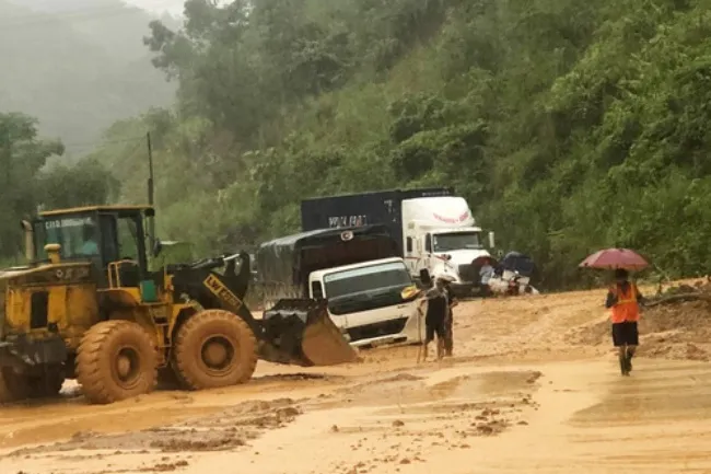 Nghệ An: Gần 300 trường cho học sinh nghỉ học do mưa ngập sâu 2