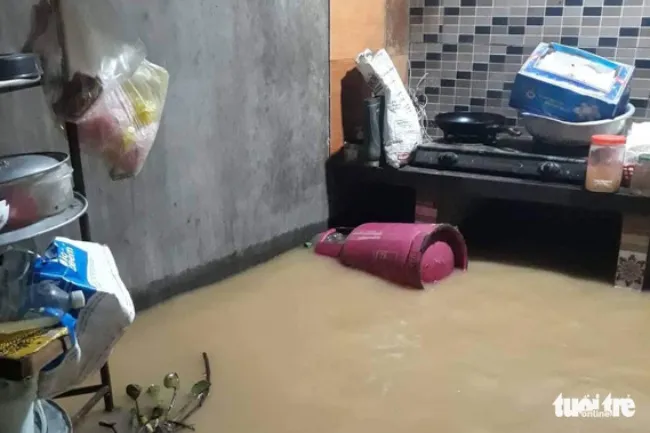 Nhiều địa phương tại miền Trung ngập lụt do mưa lớn 2