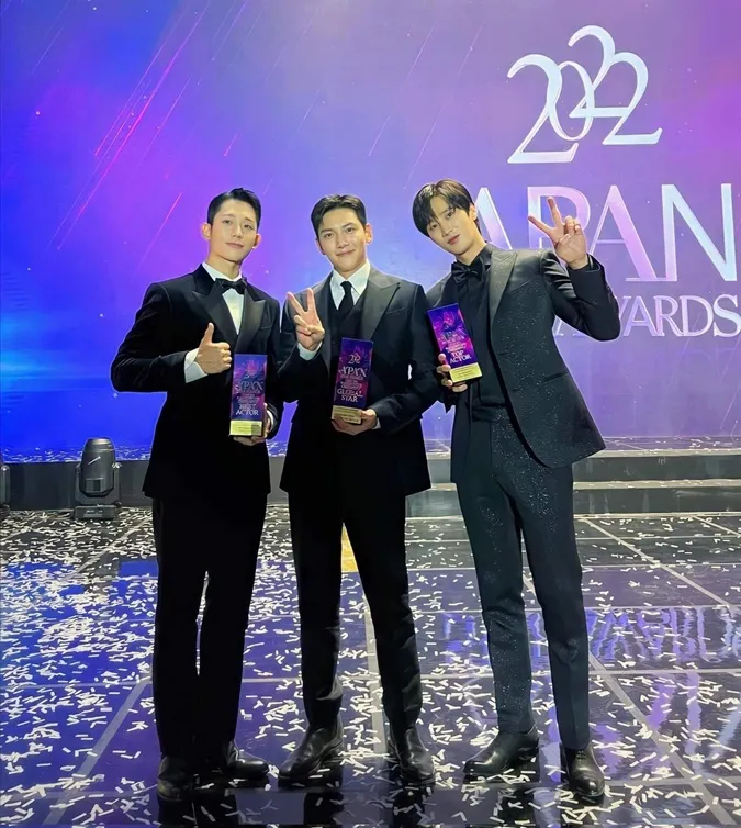 Kết quả APAN Star Awards 2022: Song Joong Ki thắng Daesang, dàn mỹ nam cùng thắng lớn 16