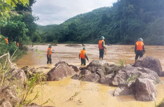Tin nhanh trưa 30/9 - Quảng Nam: 1 người bị nước cuốn mất tích khi lội qua sông Bung 1