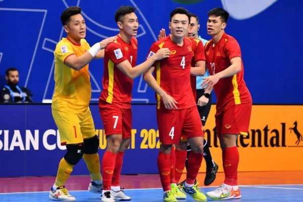 Futsal Việt Nam thắng kịch tính Ả-Rập Xê-Út - Vũ Thị Trang thắng sốc hạt giống số 1