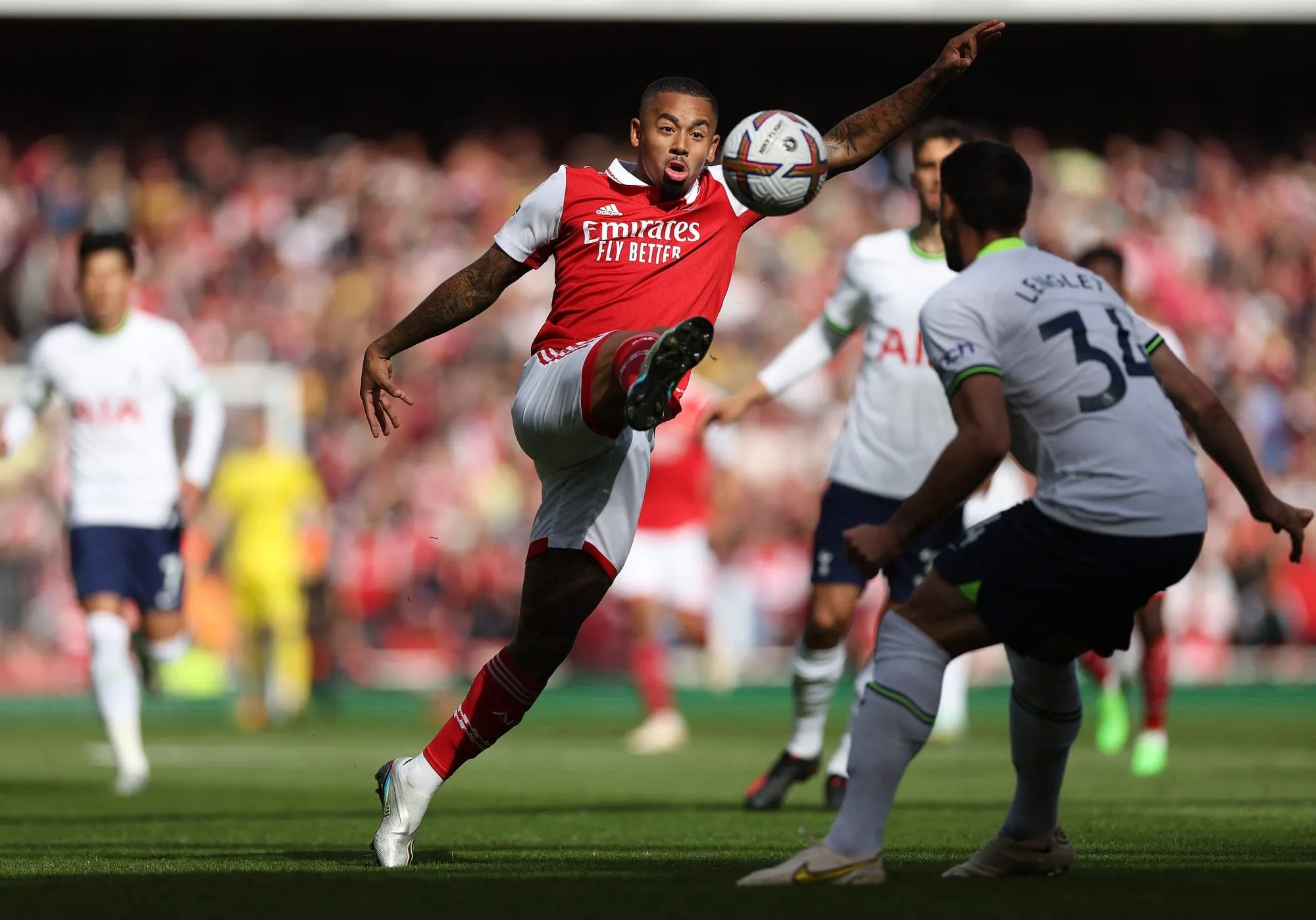 Arsenal đè bẹp Tottenham ở trận derby London - Kane đi vào lịch sử Ngoại hạng Anh