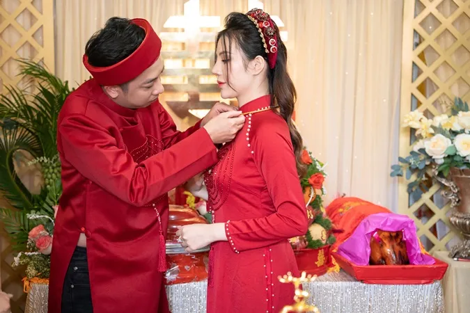 Lý Tuấn Kiệt (HKT) tổ chức lễ cưới tại Đà Lạt: Chú rể lái siêu xe, cô dâu đeo vàng trĩu cổ 6