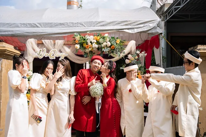 Lý Tuấn Kiệt (HKT) tổ chức lễ cưới tại Đà Lạt: Chú rể lái siêu xe, cô dâu đeo vàng trĩu cổ 5