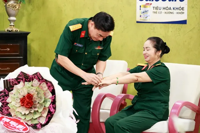 Ngọc Lan xúc động trước câu chuyện tình yêu của vợ chồng đại tá U70 5
