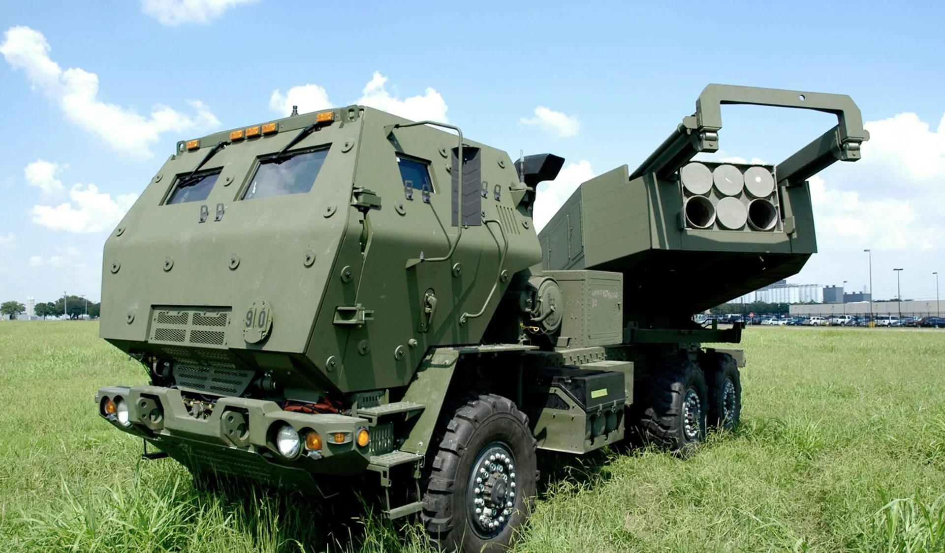 Mỹ gửi các bệ phóng tên lửa di động đến Ukraine 