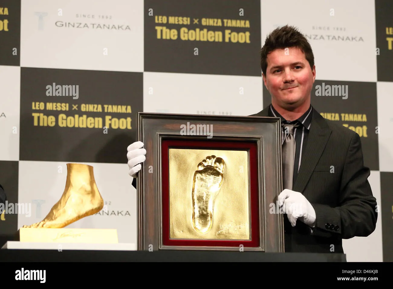 Messi được đề cử giải thưởng Bàn chân Vàng - Higuain thông báo giải nghệ