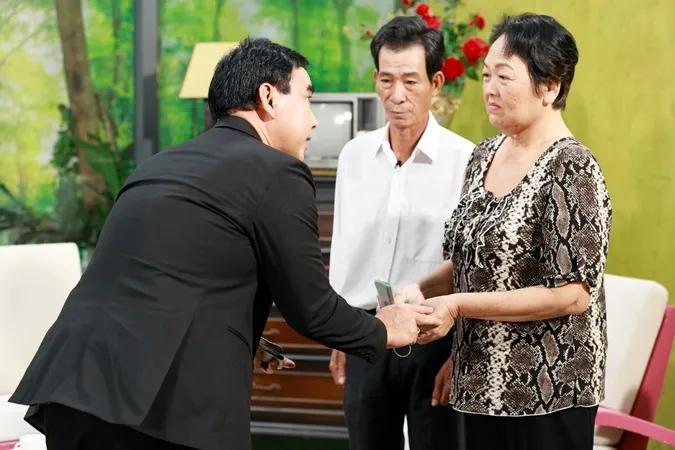 Nhờ Quyền Linh, cặp vợ chồng tìm được người thân sau 42 năm thất lạc 3