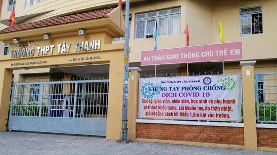 Phê bình hiệu trưởng trường Trung học phổ thông Tây Thạnh vì các khoản thu gây dư luận xã hội