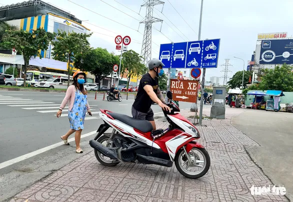 Vẫn khó mua xăng ở một số tuyến đường tại TP.HCM