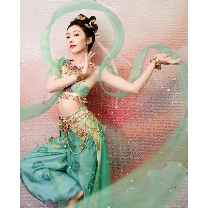 Các mỹ nữ Hoa ngữ trong phong cách Đôn Hoàng: Bạch Lộc, Trương Dư Hi, Trần Đô Linh... 13