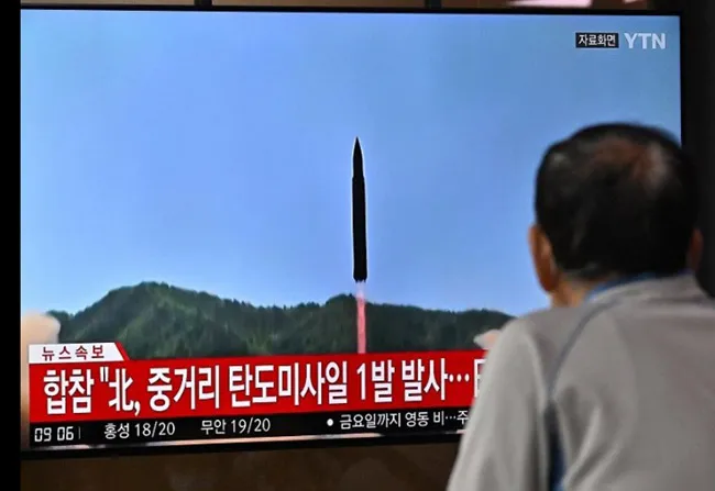 Triều Tiên tiếp tục phóng 2 tên lửa gần bờ biển phía Đông nước này 1