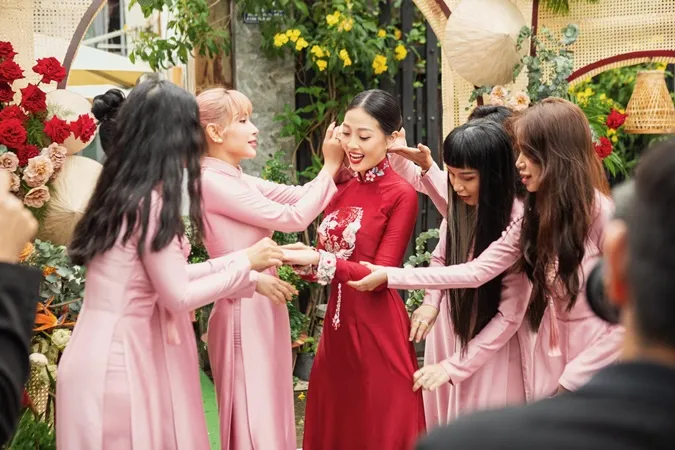 Lễ rước dâu của Liêu Hà Trinh: Khả Như đạp xích lô đưa cô dâu theo chồng, tìm ra người bạn thất lạc 7