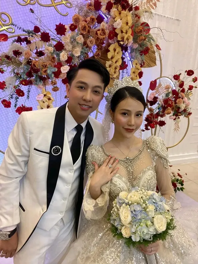 Nhật Kim Anh đọ sắc cùng bà xã Khánh Đơn trong đám cưới của Lý Tuấn Kiệt 2
