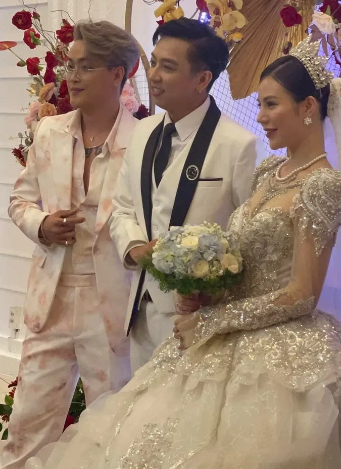 Nhật Kim Anh đọ sắc cùng bà xã Khánh Đơn trong đám cưới của Lý Tuấn Kiệt 3