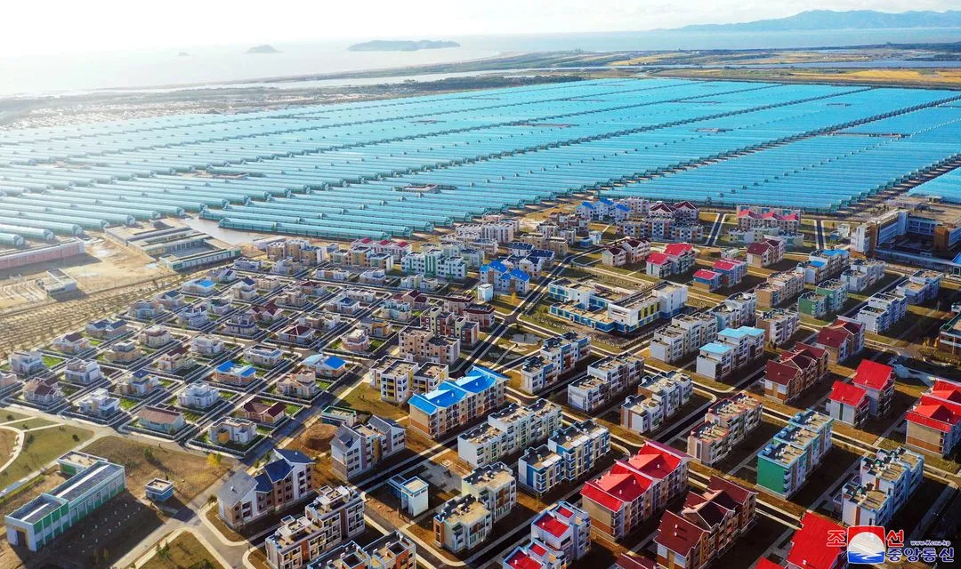 Triều Tiên khánh thành trang trại nhà kính quy mô lớn