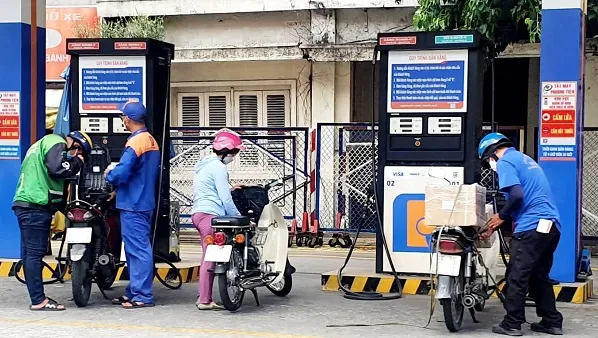 Điểm tin trưa 11/10: Tăng chi phí vận chuyển vào lần điều chỉnh giá xăng dầu hôm nay 11/10 2