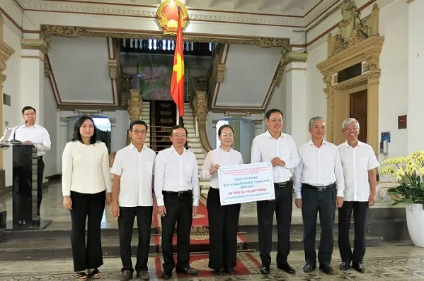 TPHCM: Cán bộ, công chức, người lao động ủng hộ Quỹ “Vì người nghèo” 1