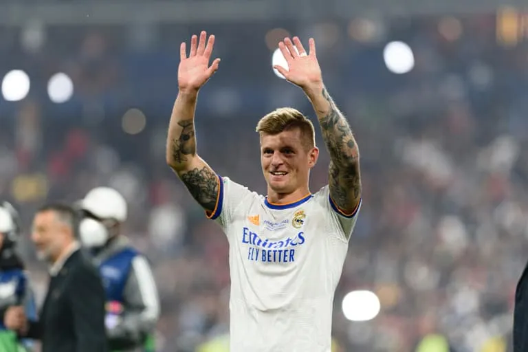 PSG thuê một công ty bôi nhọa Mbappe? - Kroos gia hạn hợp đồng với Real