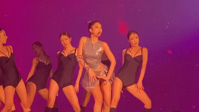 Jennie (BLACKPINK) gây sốt với ca khúc solo mới toanh tại concert 'Born Pink' 3