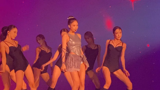 Jennie (BLACKPINK) gây sốt với ca khúc solo mới toanh tại concert 'Born Pink' 2