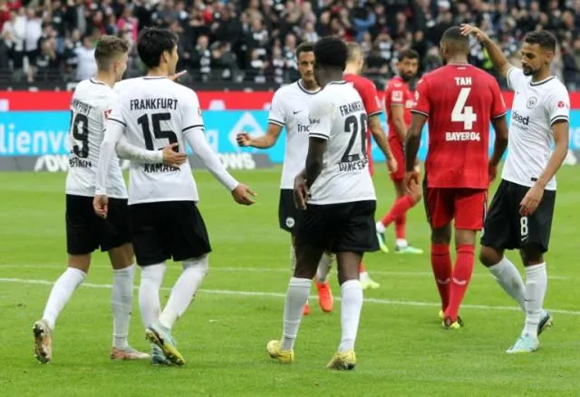 Hoffenheim và Frankfurt tạm đẩy Bayern và Dortmund bật khỏi Top 4