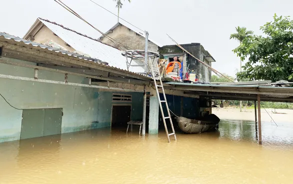 Hơn 4.000 ngôi nhà bị ngập, giao thông bị chia cắt ở Quảng Nam