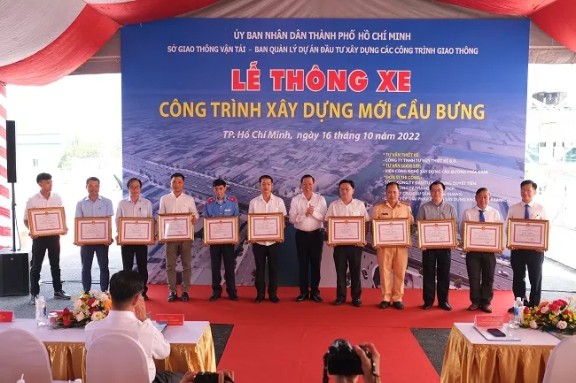 Chính thức thông xe cầu Bưng nối quận Tân Phú và Bình Tân 3