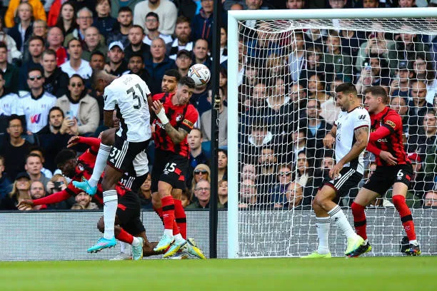 Tottenham gây sức ép lên Man City và Arsenal - Leicester và Nottingham tiếp tục dưới đáy BXH