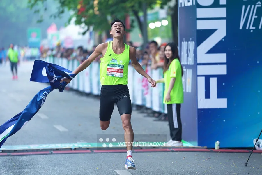 Thùy Linh về nhì Bendigo International - Nguyễn Thị Oanh tiếp tục vô địch đường chạy marathon