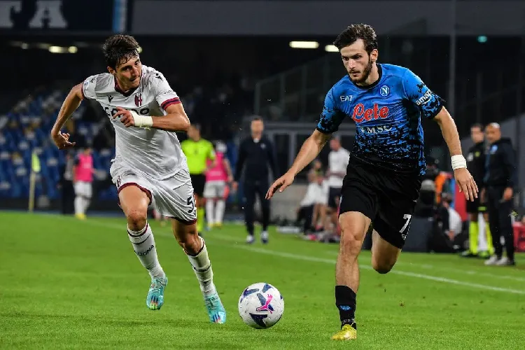 Napoli cán mốc 10 trận thắng liên tiếp - Thành Milan có niềm vui kép