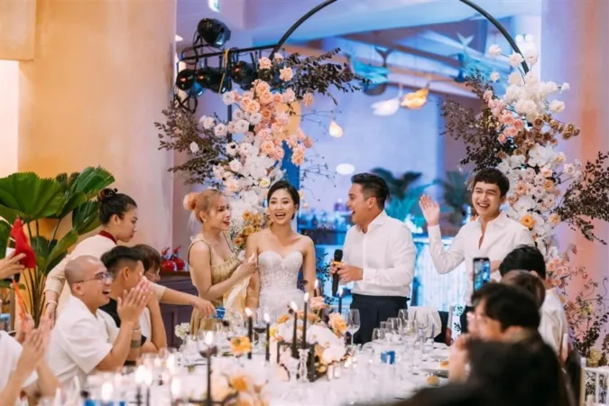 Khả Như bật khóc nức nở khi tham dự 'đám cưới lần 2' của MC Liêu Hà Trinh 12