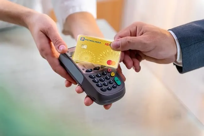 Thẻ HDBank Petrolimex 4 trong 1 nổi bật giữa xu hướng thanh toán không dùng tiền mặt 1