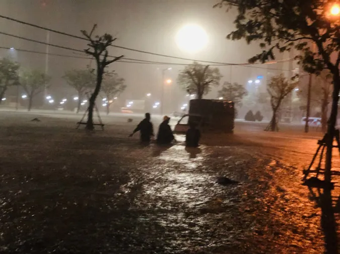 Đà Nẵng: Điều tra vụ 130 chiếc điện thoại bị mất trong đêm mưa lũ lịch sử 1