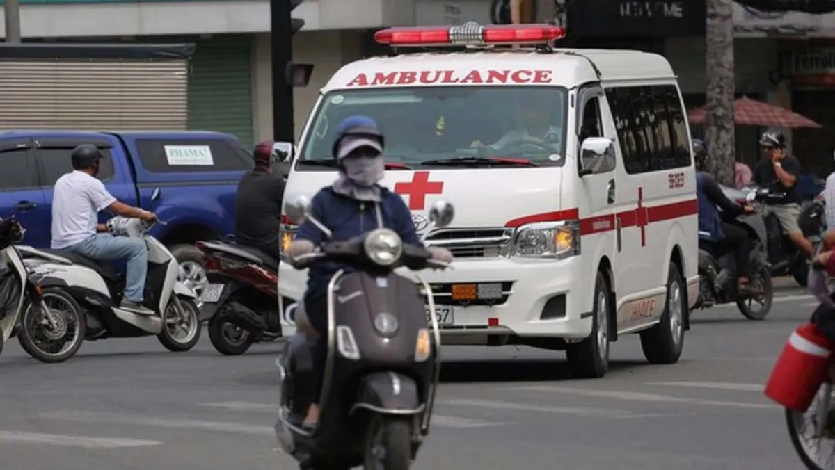 Vượt đèn đỏ nhường đường cho xe cứu thương có bị phạt không?