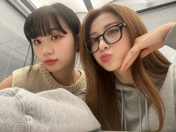 Chaewon, Yunjin (LE SSERAFIM) gặp tai nạn giao thông 2