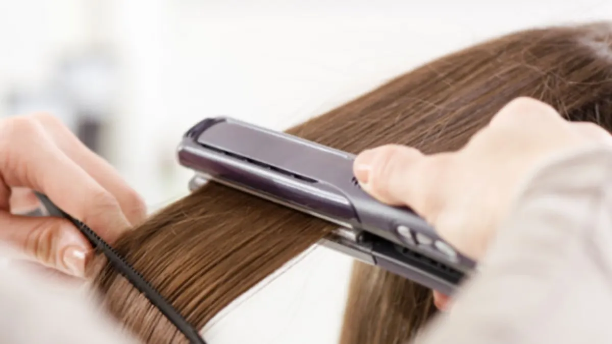 Hoá chất trong thuốc duỗi tóc có thể làm tăng nguy cơ ung thư tử cung