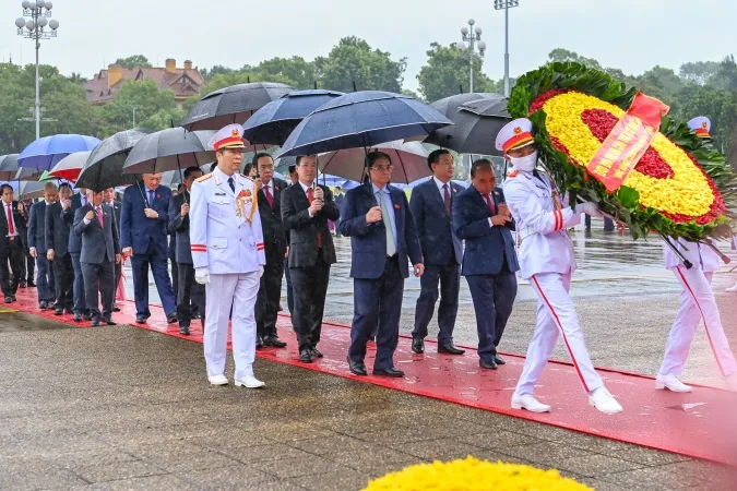 [Hình ảnh] Các đại biểu Quốc hội vào Lăng viếng Chủ tịch Hồ Chí Minh 2
