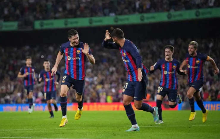 Nhấn chìm “tàu ngầm vàng”, Barca tiếp tục bám sát đội đầu bảng Real