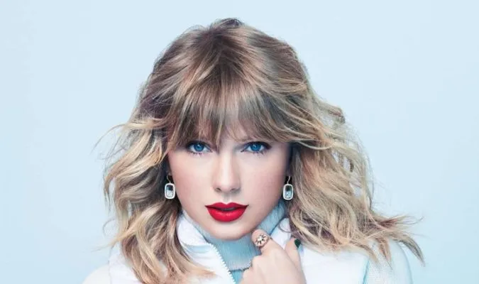 Hé lộ ảnh chụp Taylor Swift và hôn phu sánh đôi trên phố mua nội thất cho nhà mới 1