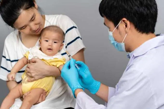 Hà Nội tiêm vắc xin bại liệt mũi 2 cho trẻ dưới 1 tuổi