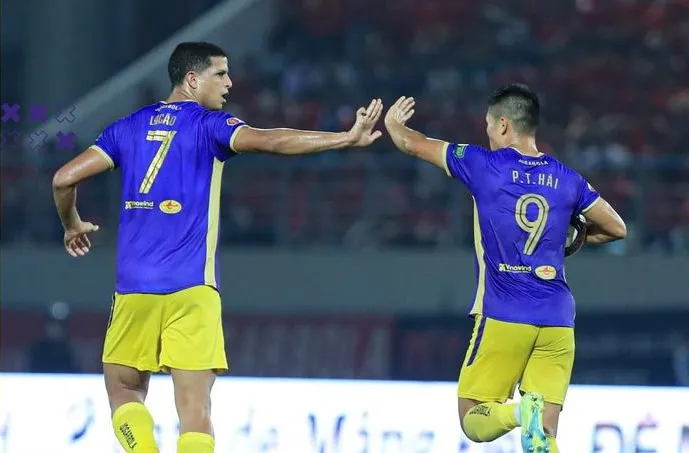 Cuộc đua vô địch V-League ngày càng gây cấn khi Hải Phòng đá bại Hà Nội FC