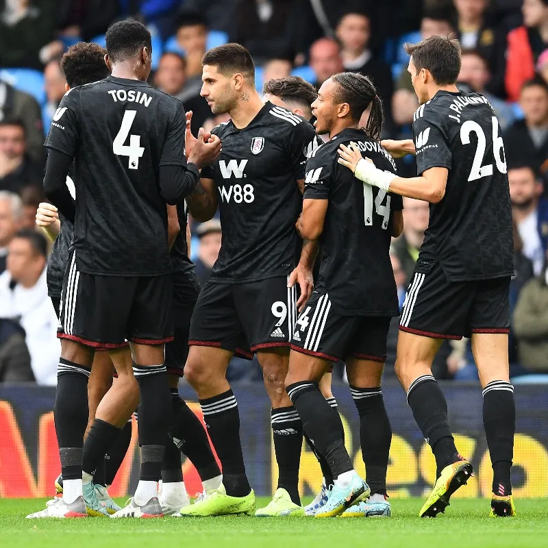 Leicester thoát vị trí chót bảng, Aston Villa đổi tướng đổi vận - Fulham vượt mặt Liverpool