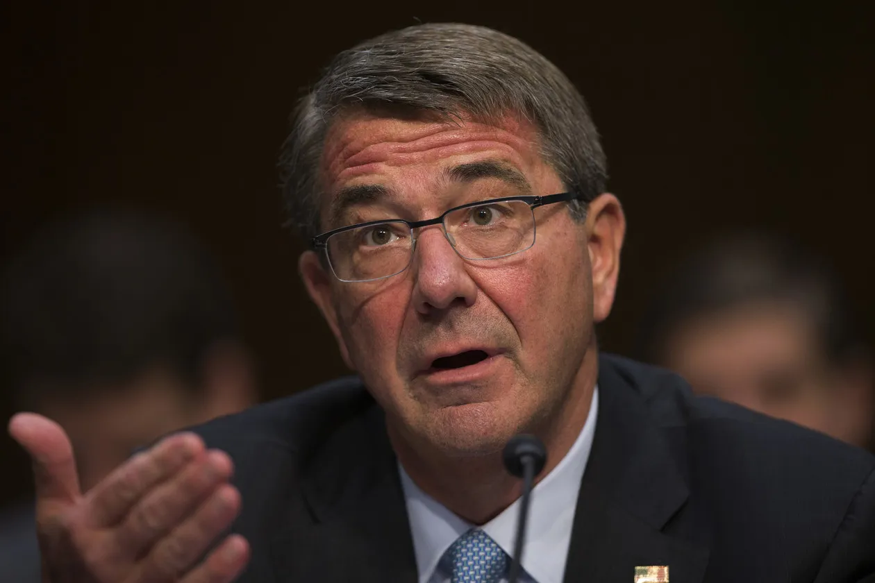 cựu Bộ trưởng Bộ Quốc phòng Mỹ Ashton Carter