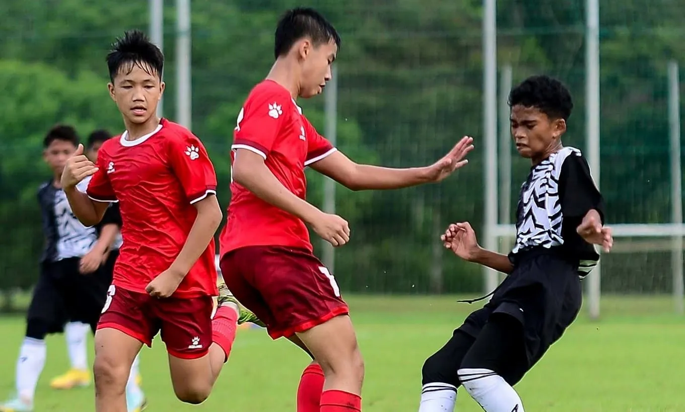Học viện PVF dội mưa bàn thắng vào lưới đại diện từ Malaysia