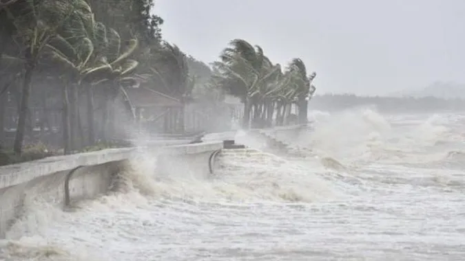 Áp thấp nhiệt đới mạnh thành bão, biển Đông sắp đón bão số 7
