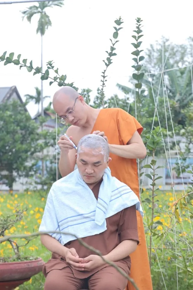 MC Đại Nghĩa bất ngờ xuống tóc, gieo duyên tại chùa Huyền Không 2