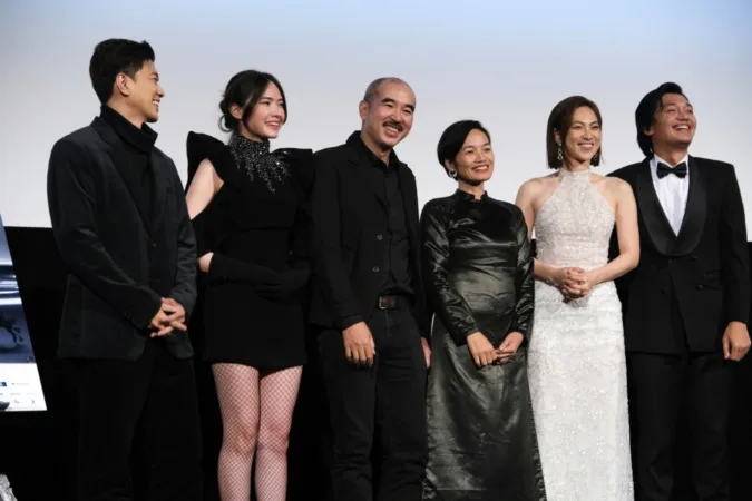 Lần đầu tiên diễn viên Phương Anh Đào lộ diện với mái tóc ngắn tại Liên hoan phim quốc tế 7