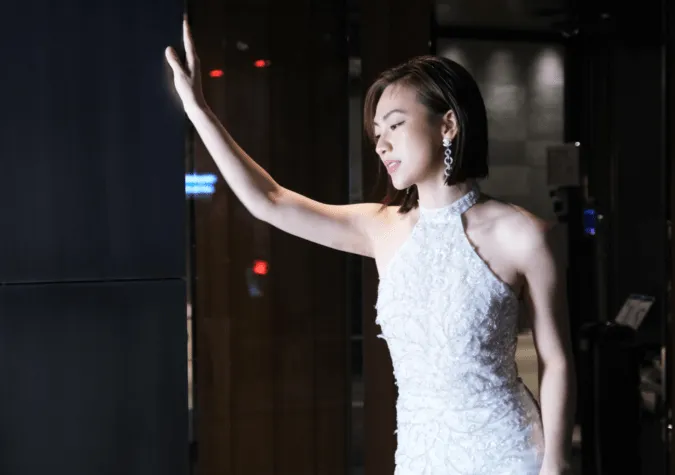 Lần đầu tiên diễn viên Phương Anh Đào lộ diện với mái tóc ngắn tại Liên hoan phim quốc tế 1