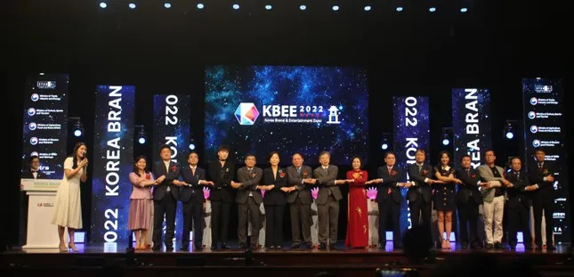 Những khoảnh khắc cute đốn tim khán giả của Kim SeJeong tại KBEE 2022 2